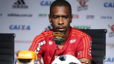 CBF conversa com Juan, e estuda oferecer cargo para ex-zagueiro do Flamengo