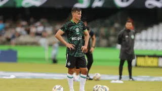 Em alta no Coritiba, lateral destaca trabalho e dicas do técnico Guto Ferreira