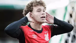 Conheça a promessa do Athletico que já encanta a Europa