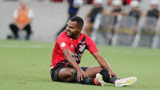 Nikão classifica vaias como “desabafo” e ressalta amor pela torcida do Athletico