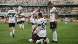 Coritiba joga bem e já ganha o roteiro para se salvar