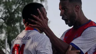 De vilão a herói: Joia salva o Paraná Clube com golaço