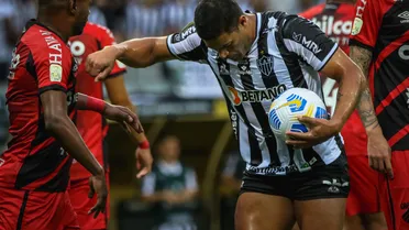 Estratégias opostas conduziram Athletico e Galo à final: compare as finanças