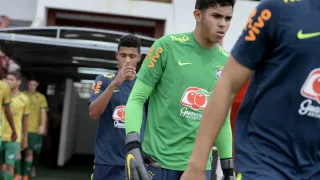 CBF não libera e Athletico não contará com goleiro de 16 anos contra o Palmeiras