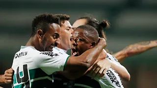 Totó vira herói improvável em empate com “recado” ao Coritiba na Série B