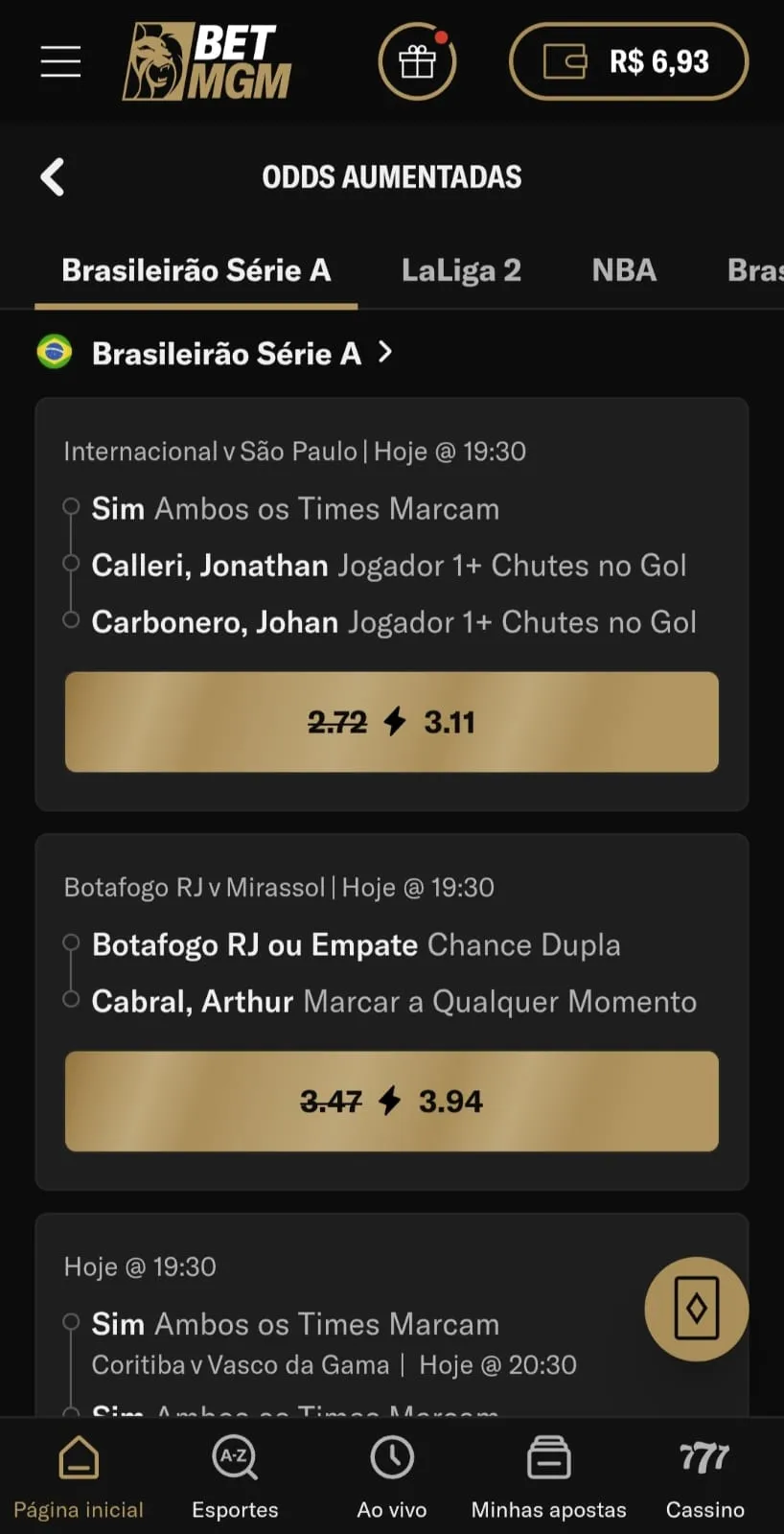 Odds turbinadas na BetMGM com jogos do Brasileirão com cotações de combinadas de 2.70 por 3.11 e 3.47 por 3.94.