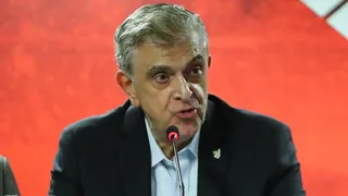Petraglia ataca críticos em reunião do Athletico; Carneiro e Mafuz reagem