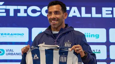 Time treinado por Carlos Tevez negocia com centroavante do Athletico
