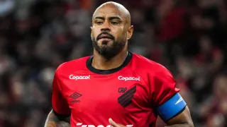 Thiago Heleno está de saída do Athletico após títulos, rebaixamento e afastamento