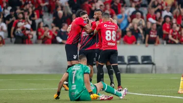 Athletico atropela o Rayo Zuliano em casa e segue 100% na Sul-Americana