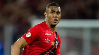 Volante se despede do Athletico e vira segunda maior compra de clube do Nordeste