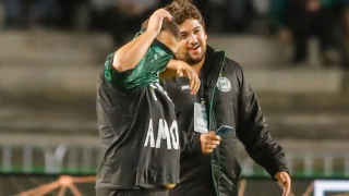 Vitória do Coritiba tem protestos contra Amodeo; torcedores têm faixas barradas