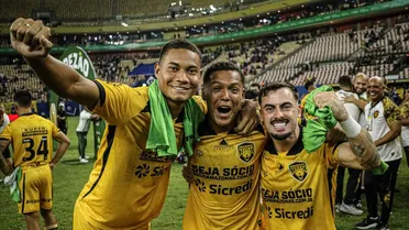 Ex-técnico do Athletico conquista título com adversário da Série B