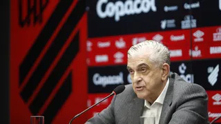 O jeito Petraglia de negociar: como o Athletico se transformou no maior vendedor do futebol brasileiro