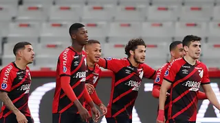 Segue o baile continental do Furacão: 4×1