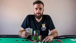 Como um profissional de poker se comporta diante de grandes torneios