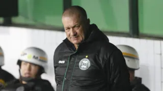 Após um mês com interino, Coritiba confirma busca por novo treinador; veja perfil