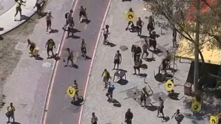 Torcedores do Peñarol provocam confusão e entram em confronto com a PM no Rio