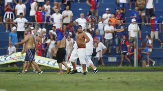 Drama sem fim? Torcedores do Paraná invadem o gramado em mais um rebaixamento