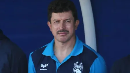 Tcheco projeta reformulação no Paraná Clube para 2027: “Nível exige mais”