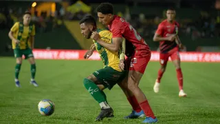 Athletico vacila e sofre virada do Ypiranga no apagar das luzes em Erechim