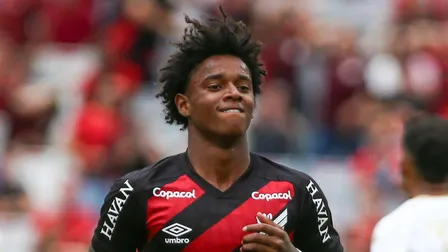 Bruninho vai jogar no Athletico até sair? Odair revela papo especial com a joia