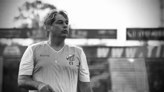 Ex-jogador de Santos e Inter, técnico Marcelo Veiga morre de Covid-19 aos 56 anos
