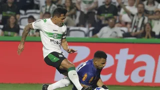 Seleção entre o afeto e a vaia; Coritiba é dispersivo e desperdiça chance de ouro em casa