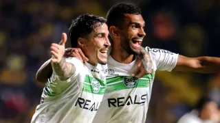 Destaque do Coritiba abre o jogo e espanta boatos sobre briga no elenco