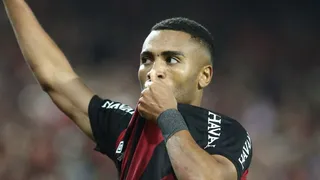 Athletico embala contra o Internacional e cola no Flamengo no Brasileirão