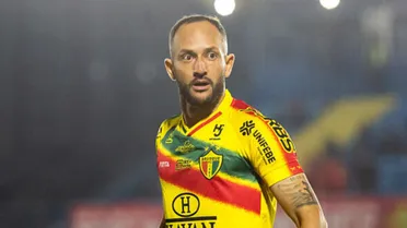 Rebaixado com o Paraná aciona Justiça por salários atrasados em ex-clube