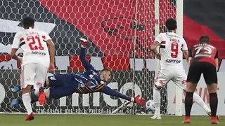 Defesa do Athletico cai de rendimento e passa a sofrer gols em quase todos os jogos
