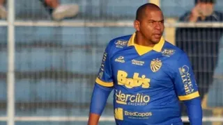 Walter diz ter recebido ameaças e deixa o Pelotas após dois meses e sem gols