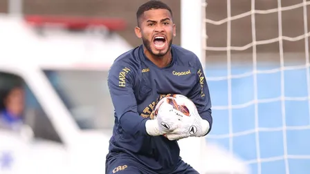 Terceiro goleiro do Athletico mantém tradição de sucesso em pênaltis