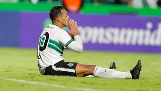 Após cirurgia, artilheiro do Coritiba está fora do início da Série B