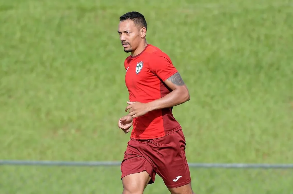 alex-silva-lateral-lusa