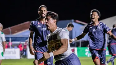 Coritiba sofre apagão, “desmorona” e é goleado no Paranaense