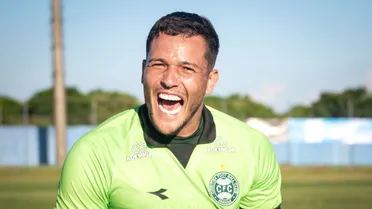 “Tem que ter categoria”: Rogério Ceni exalta feito do goleiro do Coritiba