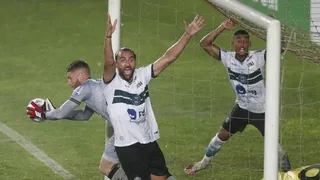Coritiba segue na Copa do Brasil por causa de uma bola que não entrou
