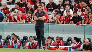 Ex-técnico do Athletico fala sobre demissão e revela discussão com Petraglia