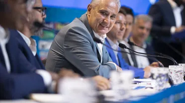 Tite se desgastou demais ao convocar Daniel Alves para a Copa do Mundo