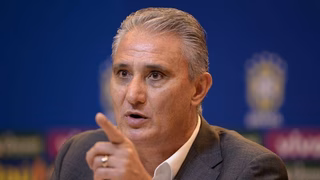 Tite descarta política, critica intervenção militar e elogia ação do MP e PF