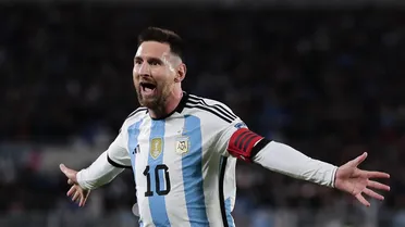 Scaloni faz mistério sobre titularidade de Messi em jogo da Argentina: “Se estiver bem, joga”