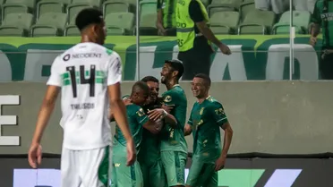 Coritiba sofre virada do América-MG e praticamente dá adeus ao acesso