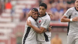 Athletico vence e confirma vaga na semifinal do Campeonato Paranaense
