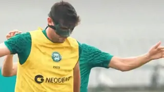 Kuscevic e Dombroski retornam aos treinos do Coritiba, mas Henrique preocupa