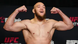 Valter Walker zoa rival de Poatan no UFC e faz provocação inusitada