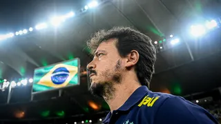 Ednaldo demite Fernando Diniz do comando da seleção um dia após voltar à CBF