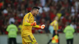 Após longa novela, Flamengo e Diego Alves acertam renovação