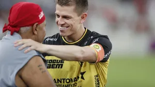 Revelação do Athletico, João Pedro vive momento especial em reencontro na Arena